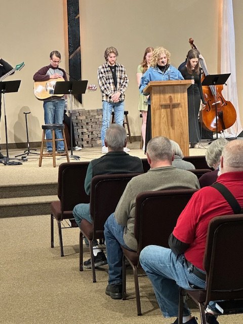 Ignite-leading-in-prayer